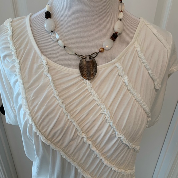 NWT ruched off white short sleeve, hip length top - Picture 3 of 8